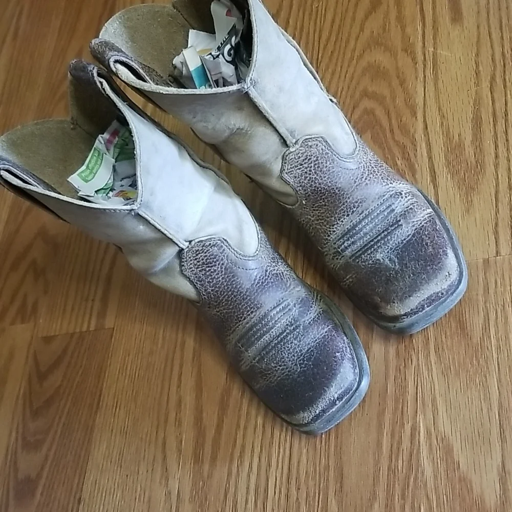 Ariat boots size 9.5